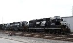 NS 5276, 3102, and 700 work the yard